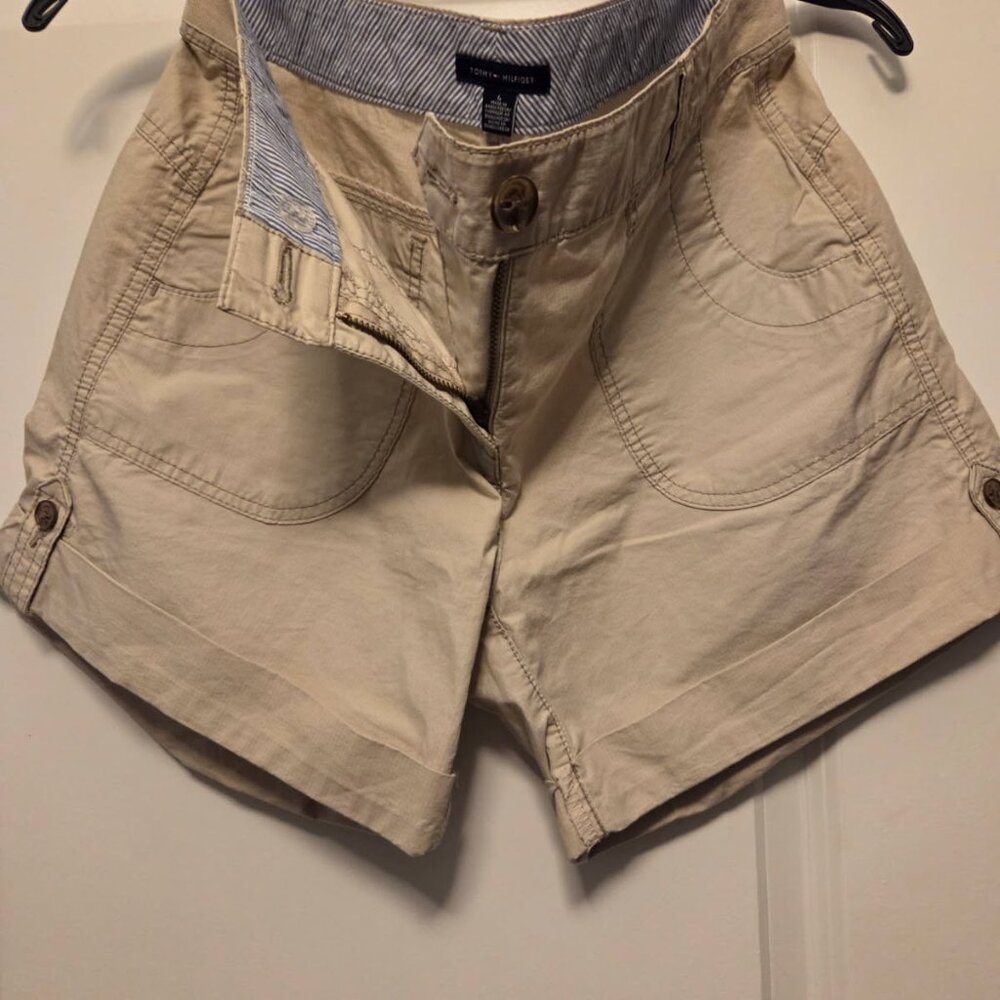 Tommy Hilfiger Size 6 Khaki Shorts
